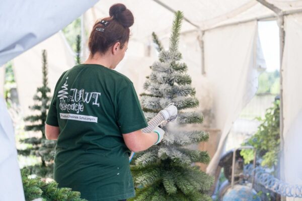 Choinka ośnieżona - sztuczna - cena - producent