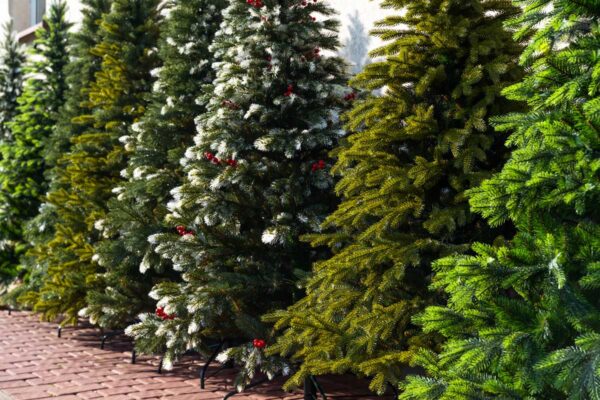 Przykład choinek sztucznych